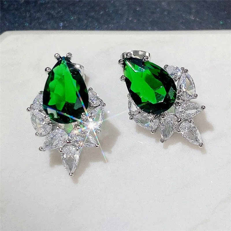 Charming Luxury Emerald Stud Earrings