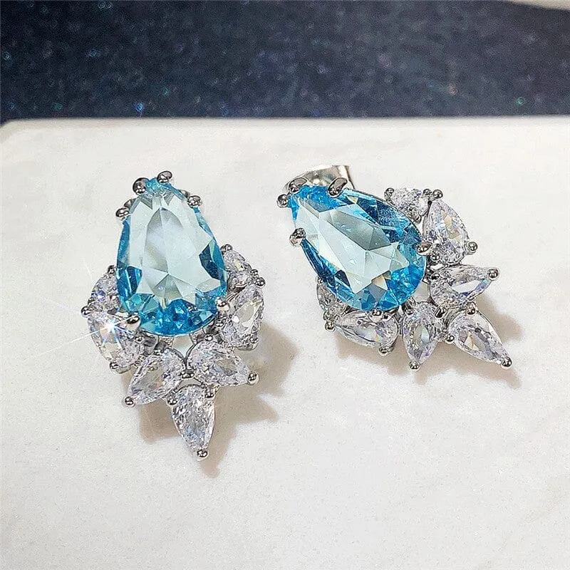 Charming Luxury Emerald Stud Earrings