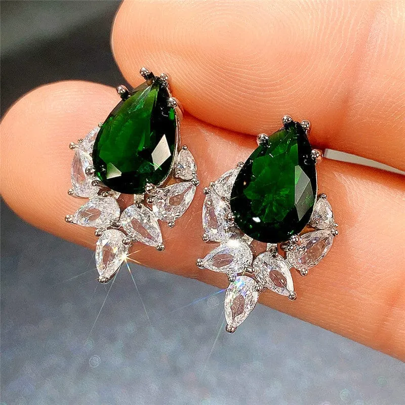 Charming Luxury Emerald Stud Earrings