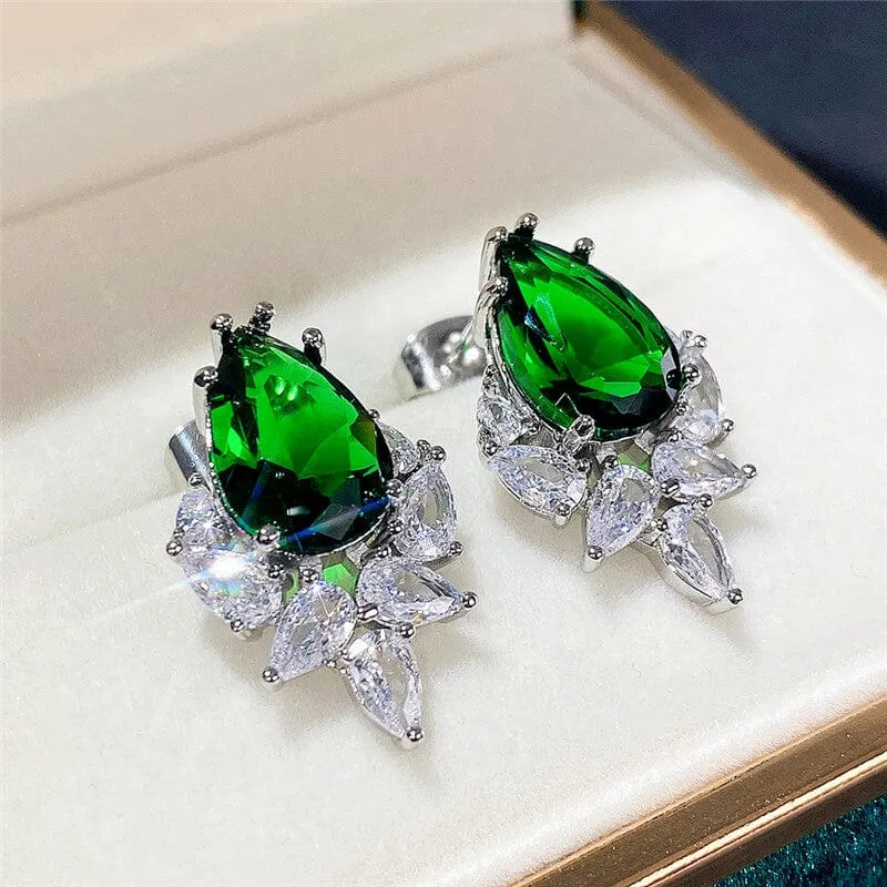 Charming Luxury Emerald Stud Earrings