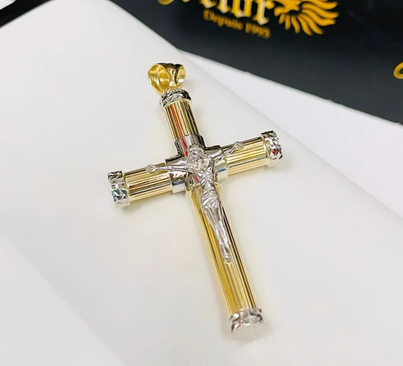 Cross pendant