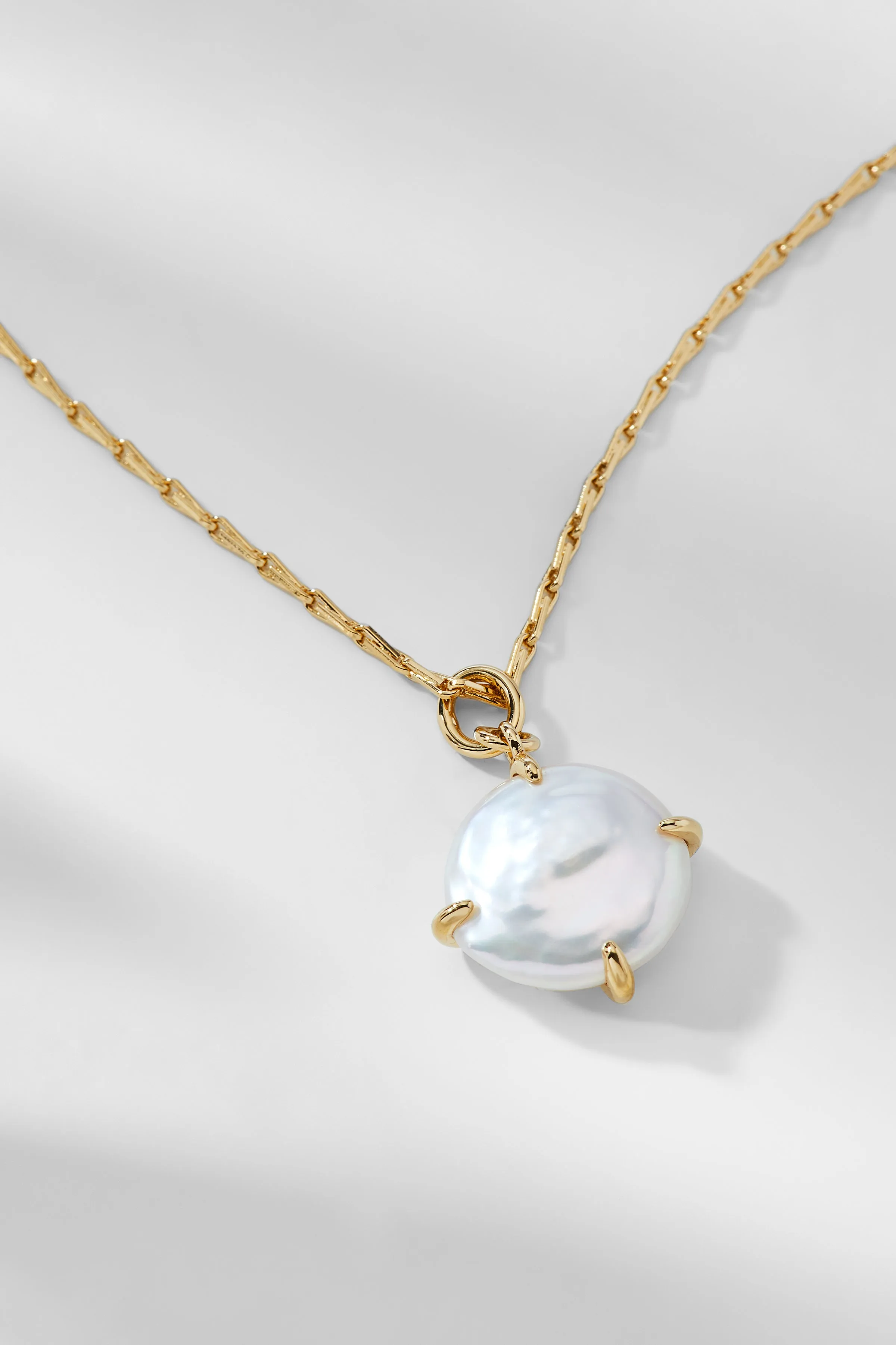 DOT DOT DOT COIN PEARL PENDANT NECKLACE