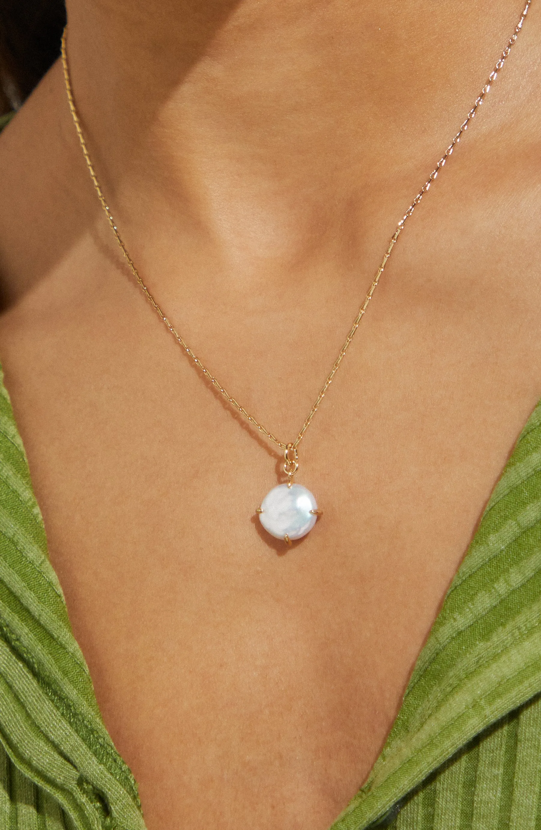 DOT DOT DOT COIN PEARL PENDANT NECKLACE