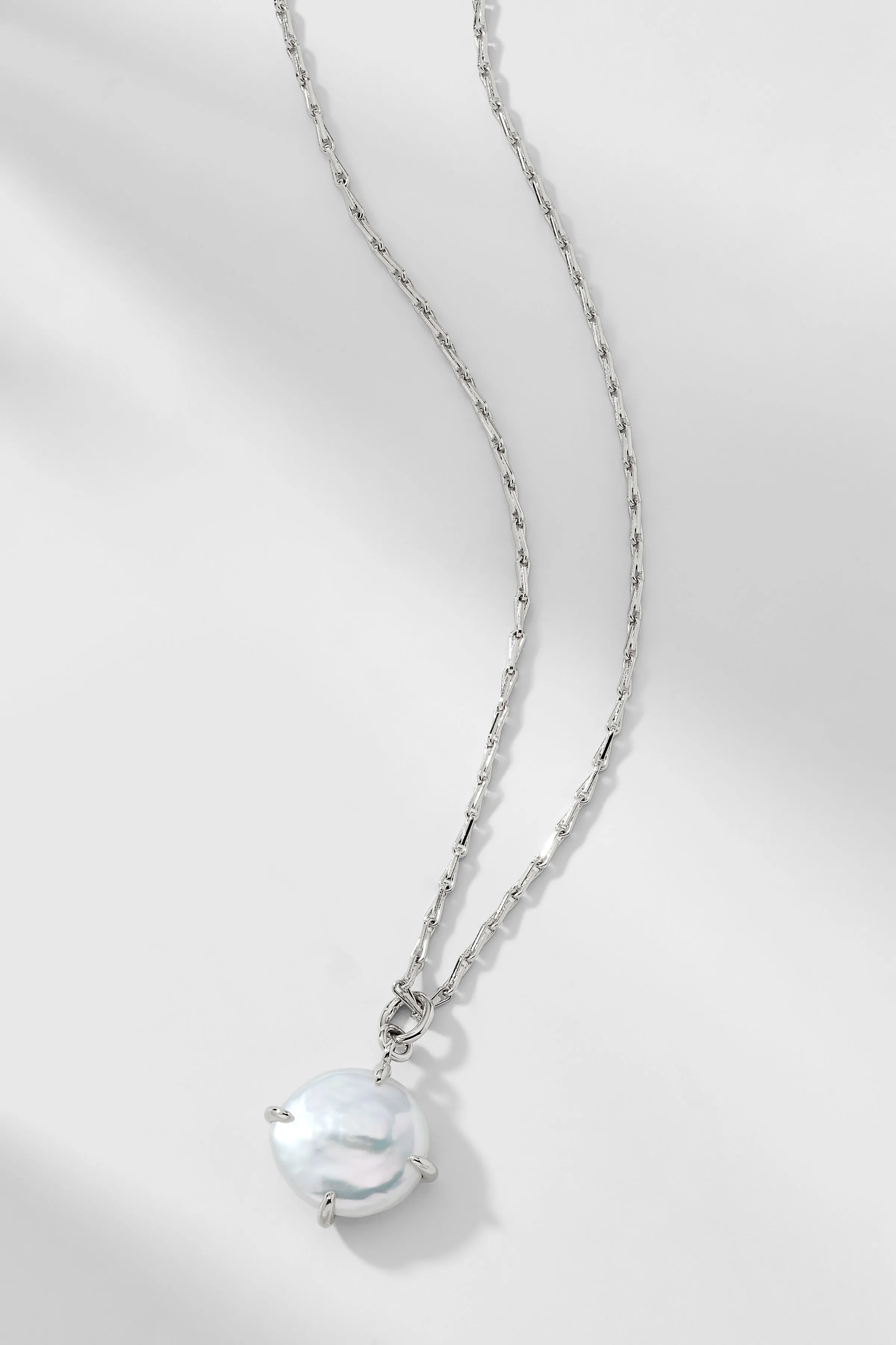 DOT DOT DOT COIN PEARL PENDANT NECKLACE