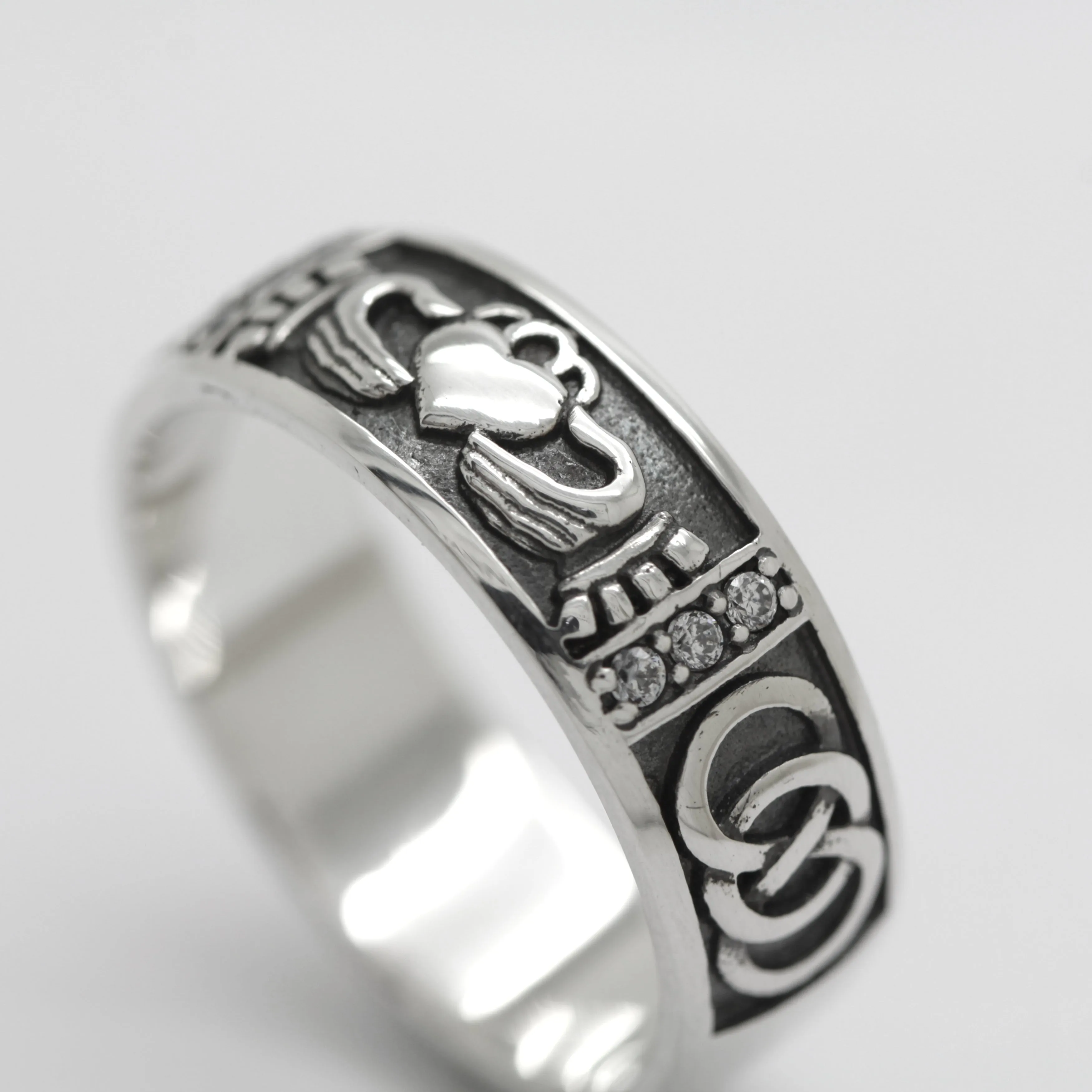 Eternity Love Claddagh Heart Band Engagement Unisex Ring