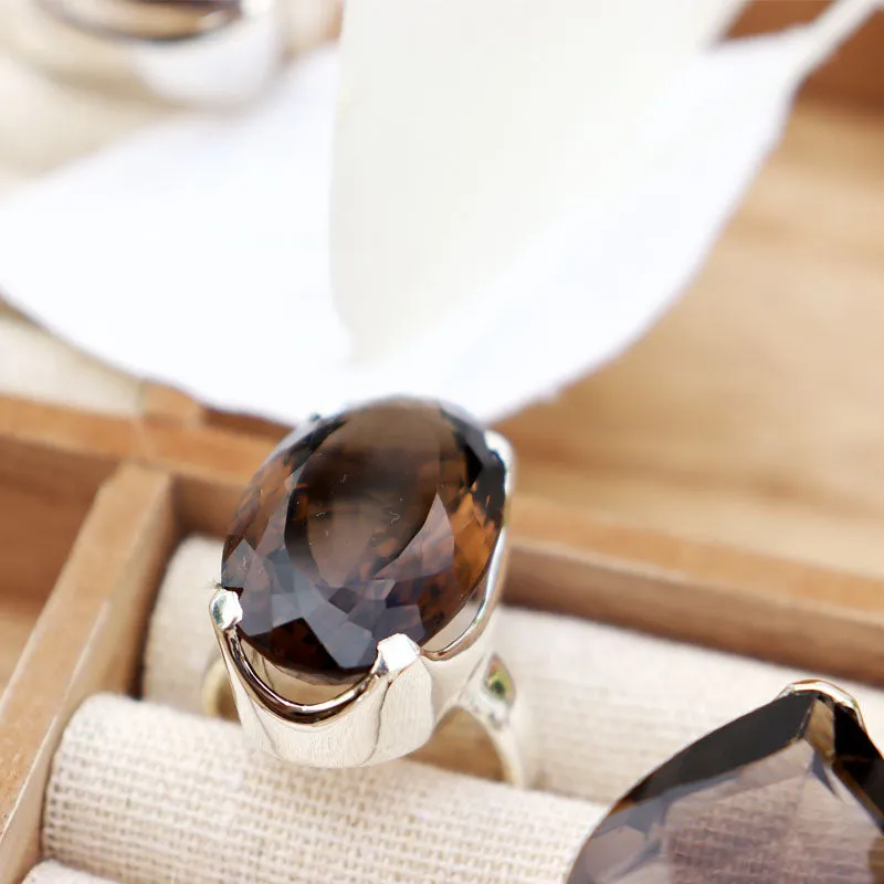 Maan Smoky Quartz Oval Shaped Ring