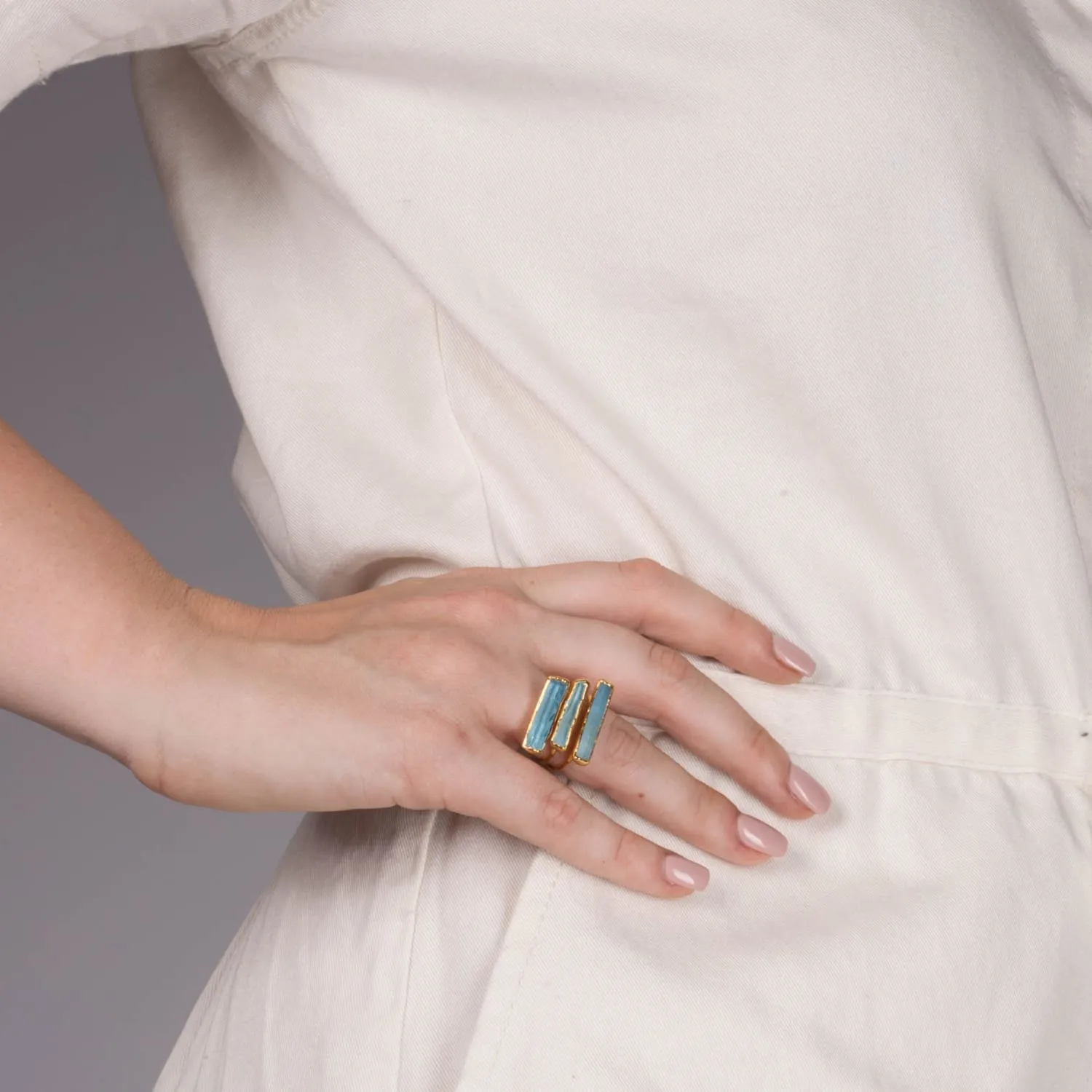 Exquisite Raw Aquamarine Bar Ring in Elegant Rose Gold