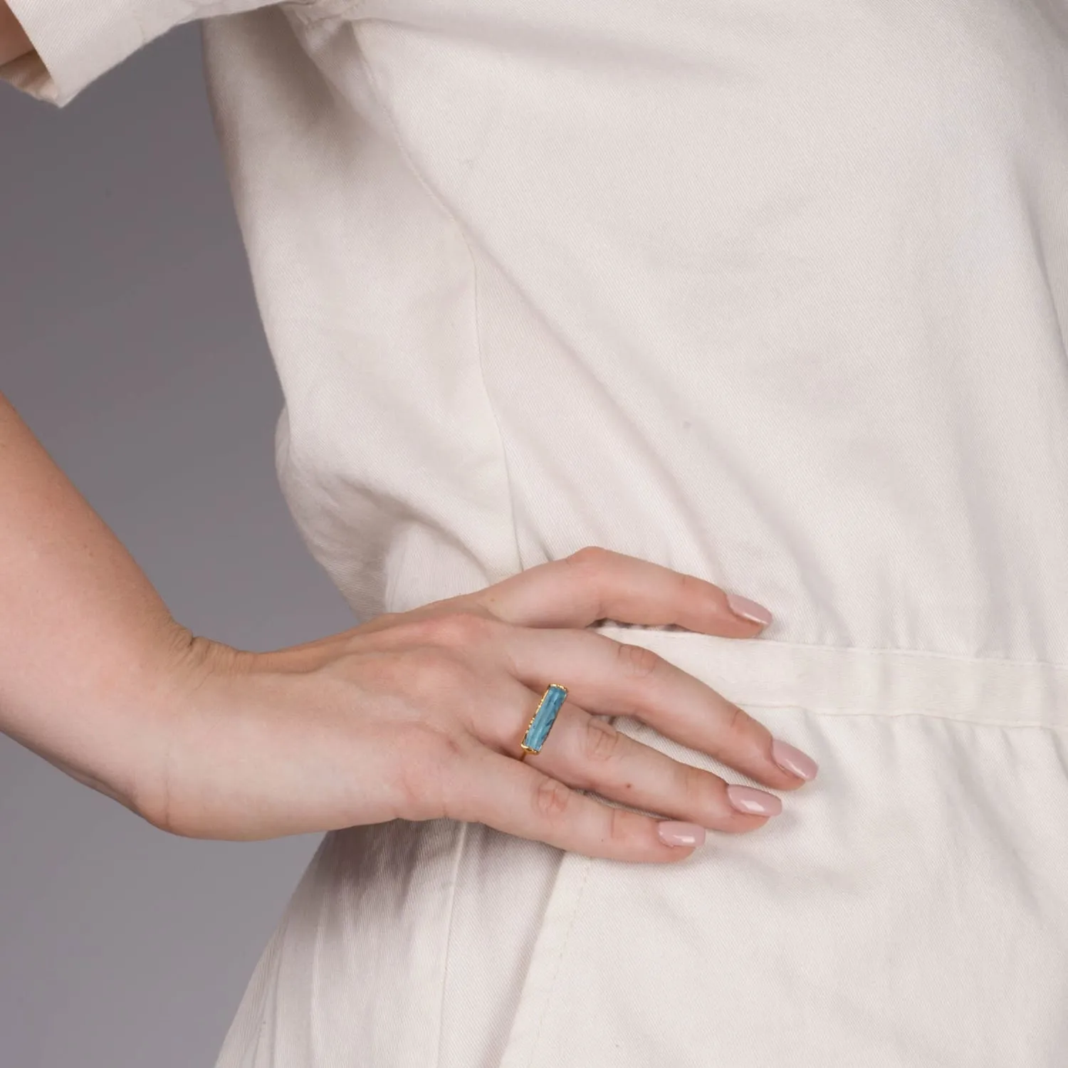 Exquisite Raw Aquamarine Bar Ring in Elegant Rose Gold