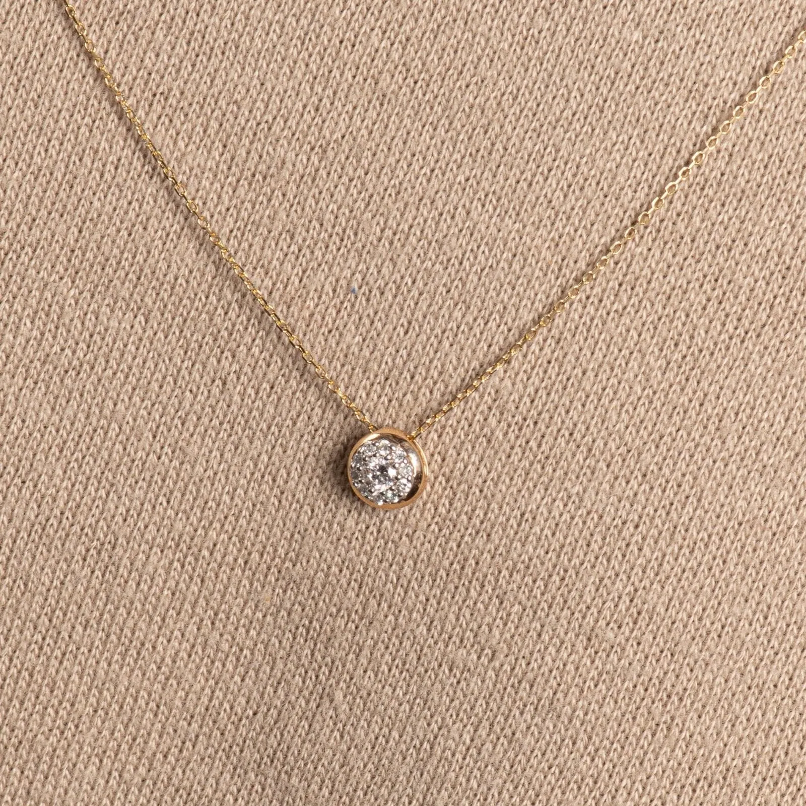 Round Diamond Illusion Necklace